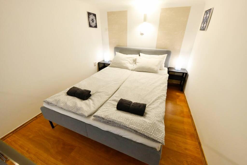 Cosy Two Bedroom Flat In Rottenbiller Str,Sky Budapest Exteriör bild